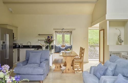 Totnes Cottage | HAYTOR COTTAGE, luxury holiday cottage, with pool in Cornworthy
