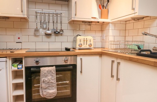 Newtonmore Cottage | HAZEL, pet friendly, character holiday cottage in Newtonmore