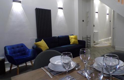 Stoke-on-Trent Apartment | Hazelhurst House - 4 bedrooms 2 bathrooms