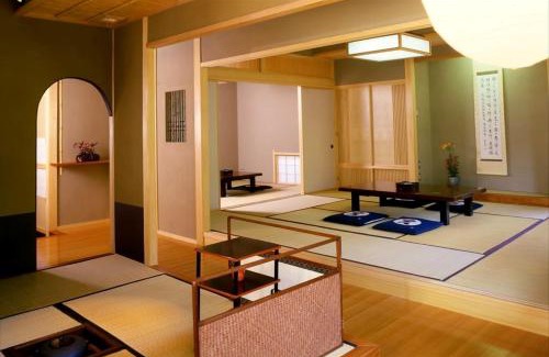 Shinshiro Hotel | Hazu Bekkan