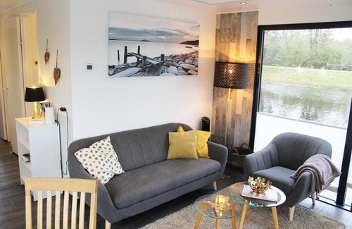 Bad Bederkesa Boat Rental | HB 5 - Hausboot Bad Bederkesa