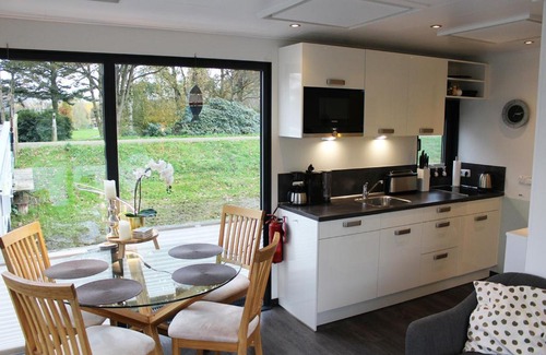 Bad Bederkesa Boat Rental | HB 5 - Hausboot Bad Bederkesa