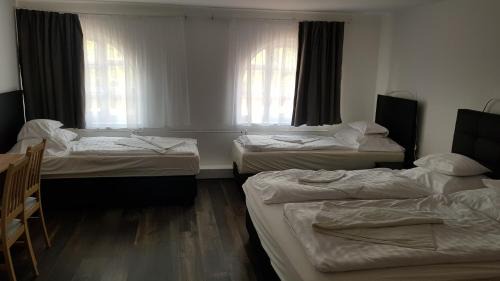 Kazincbarcika Bed & Breakfast | HBH Bajor Sörház Sólyomfészek Panzió