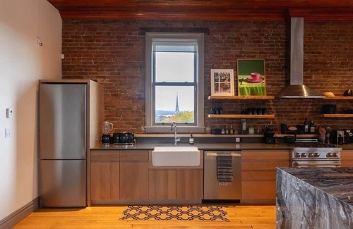 Hudson House | HC Turner Building: Expansive Loft in Hudson