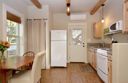 Wimberley Cabin | HCPL -Desert Willow I Cabin, wimberley