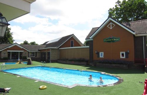 Voorthuizen Villa | HderH - Eco Lodge op vakantiepark De IJsvogel, zwembaden, kids fun, natuur en rust