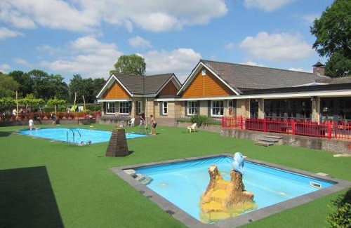 Voorthuizen Villa | HderH - Eco Lodge op vakantiepark De IJsvogel, zwembaden, kids fun, natuur en rust
