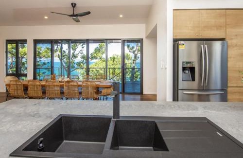 Picnic Bay House | Headland House