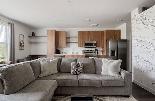 Dallas Apartment | Heal & Fly: Comfy Dallas 1BR | Pool & Gym UTSW
