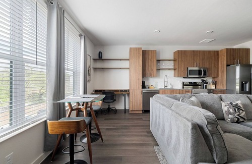 Dallas Apartment | Heal & Fly: Comfy Dallas 1BR | Pool & Gym UTSW