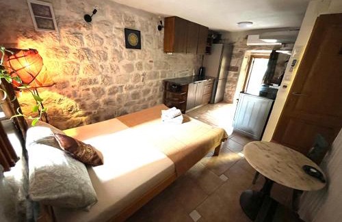 Kotor Old Town House | HealthyStudio512 Apartments