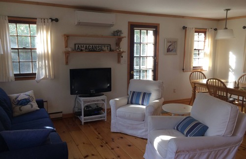 Amagansett Dunes Cottage | Hear Waves Crashing From Home - Steps To Private Ocean Beach