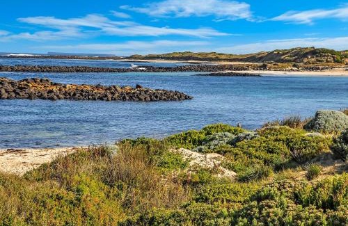 Port Fairy House | Hearns Beachside Villa 7