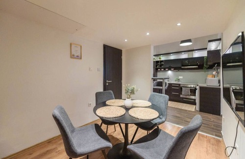 Csarnok negyed Apartment | Heart inn -Heart of city
