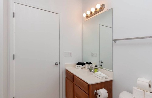Ames Apartment | Heart of Ames Flat w/ Fully-Equipped Kitchen