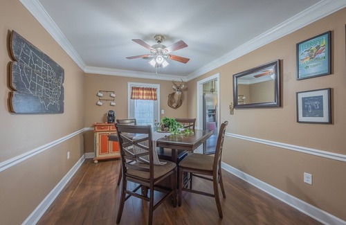 Athens House | Heart of Athens! Beautiful Townhouse, 15 Minute Walk to Stadium, Downtown.