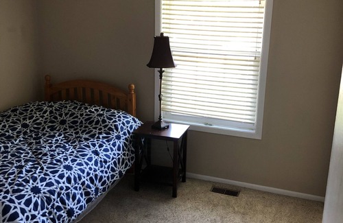 Forestview Condo | Heart of Chicago burbs 20 mins to airport 35 mins to the city. Business&pleasure