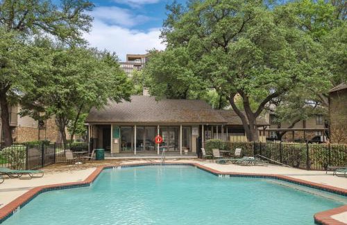 Far North Dallas Apartment | Heart of Dallas - Cozy Apt 2Bed Pool Green