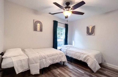 Denison House | Heart of Denison Eats* Park w/Splash-pad* Shopping