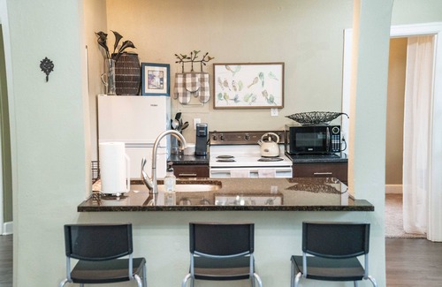 Norkirk Apartment | Heart of Downtown Kirkland - 500 Feet from the Beach