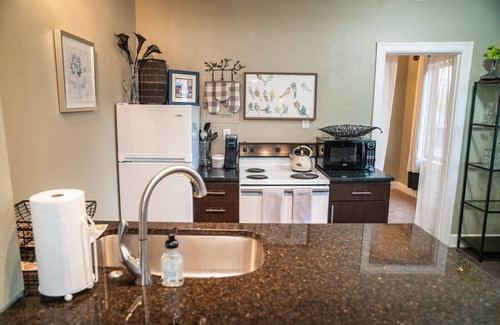 Norkirk Apartment | Heart of Downtown Kirkland - 500 Feet from the Beach
