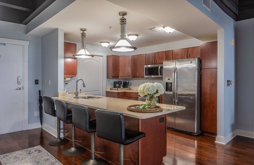 Downtown Apartment | Heart of Downtown Lakeland - Urban Luxury Loft. Studio + Memory Foam Sofa Bed