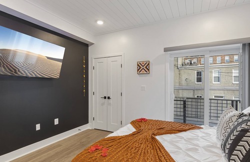 Fells Point Apartment | *Heart of Fells point *Balcony*400Mbps*Netflix