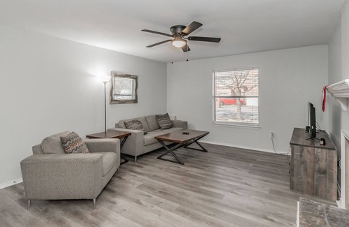 Grapevine Apartment | Heart of Grapevine 2 Bedroom 2 Bath