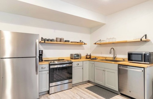 Park City Apartment | Heart of Heber Valley Fenced in yard Pet Friendly