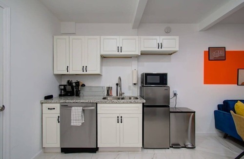 Greater East End Apartment | Heart of Houston - 2-BD/1-BA with Yard