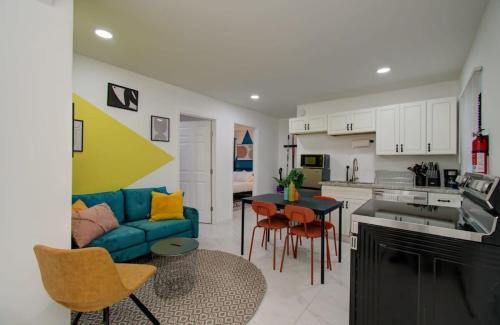 Greater East End House | Heart of Houston - 8-BD 4-BA with Yard