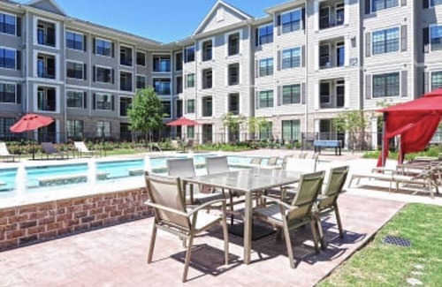 Central Southwest Condo | Heart of houston FREE PARKING MINUTES FROM EVERYTHING
