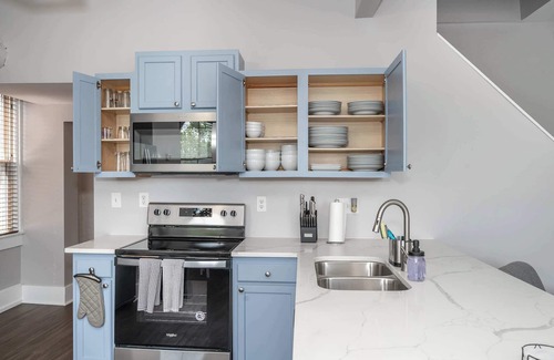 Covington Condo | Heart of Mainstrasse Apt 4