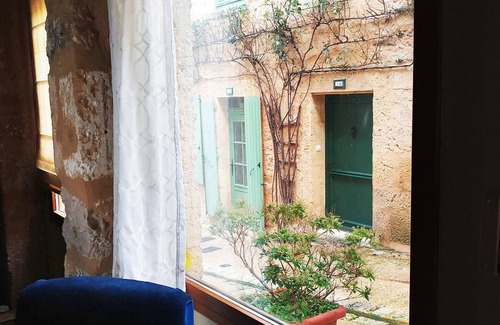 Pays-de-Belves House | Heart of medieval beau village Belves- townhouse with terrace and garden.