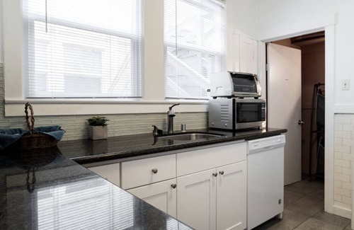 Richmond District Apartment | Heart of Richmond, 1400sf, Garage, near Beach, Lands End Trail, GG Bridge & Park