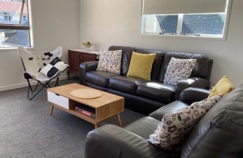 Russell House | Heart of Russell Apartment - Russell Apartment