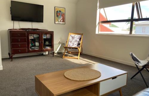 Russell House | Heart of Russell Apartment - Russell Apartment
