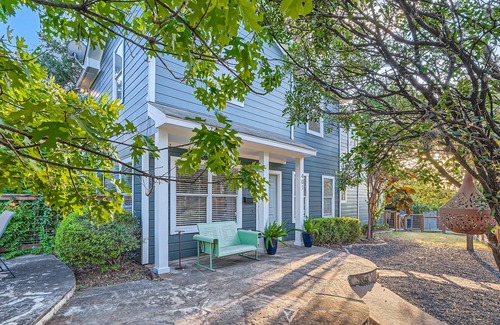 Bouldin House | Heart of South Congress and South 1st! Walk to all the shops & restaurants!