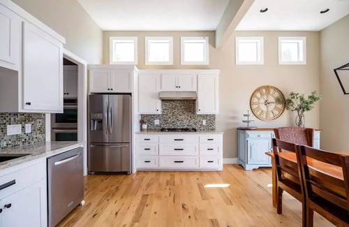 Pedernales Bend House | Heart of Spicewood Pool Hot Tub Balcony King Sized Beds