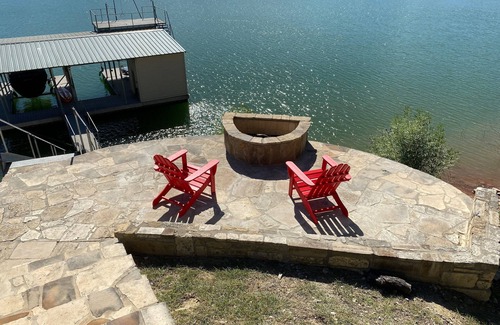 Pedernales Bend House | Heart of Spicewood Pool Hot Tub Balcony King Sized Beds