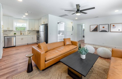 Austin House | Heart of Texas l Heated Pool l Spa l Firepit