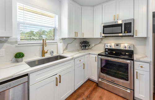 Austin House | Heart of Texas l Heated Pool l Spa l Firepit