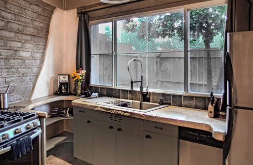 Santa Fe House | Heart of Vibrant Railyard: Downtown Loft/Radiant Heat/Deep Luxurious Soaking Tub