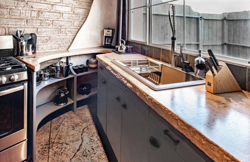 Santa Fe House | Heart of Vibrant Railyard: Downtown Loft/Radiant Heat/Deep Luxurious Soaking Tub