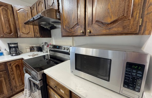 West Valley City House | Heart of WVC, Family Friendly, 2 King beds, 3 Queen Beds, 2 sofa sleepers.