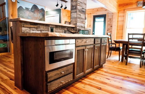 Ellijay Cabin | Hearthfire Home - stay right on the creek!
