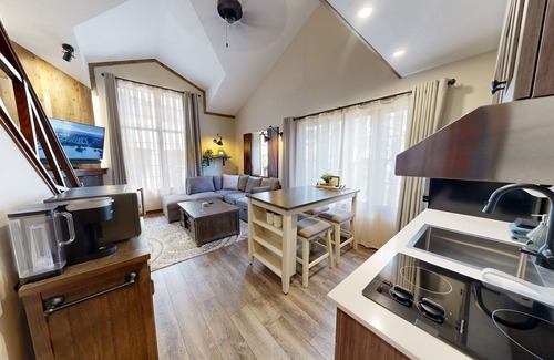 Sun Peaks Hotel | Hearthstone Lodge #302