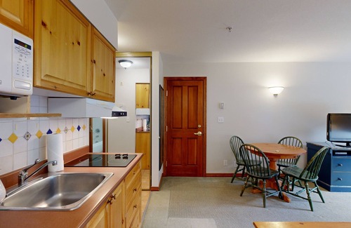 Sun Peaks Hotel | Hearthstone Lodge #327