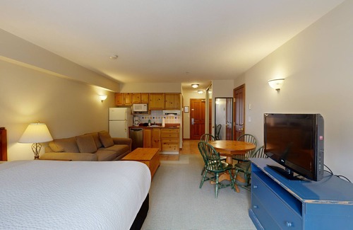 Sun Peaks Hotel | Hearthstone Lodge #327