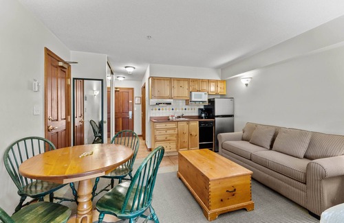 Sun Peaks Hotel | Hearthstone Lodge #328